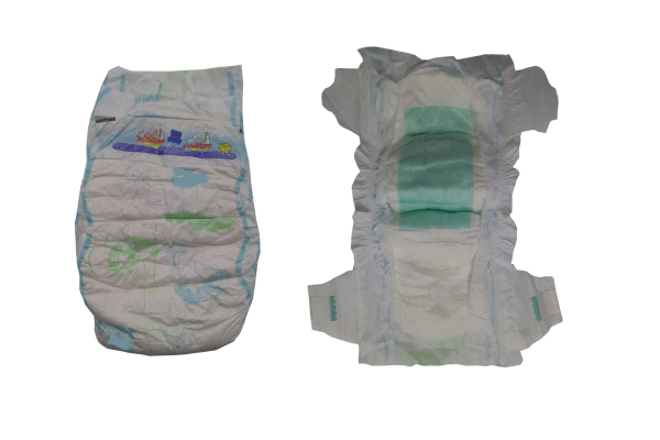 Amostras gratuitas de fraldas para bebês Wlosesale em fardos com folha traseira de filme semelhante a tecido Xiamen Port