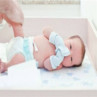 (2)Como escolher fraldas em diferentes períodos?Recém-nascido (0 a 5 meses):